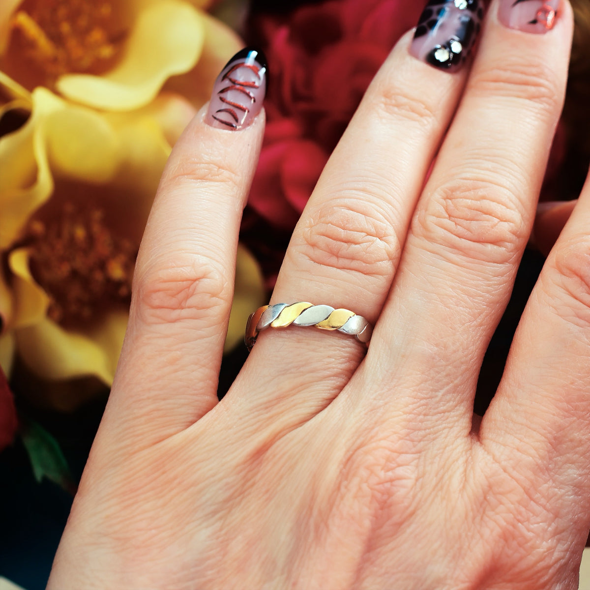 Vintage Size 'O' Two Colour Twist Wedding Band