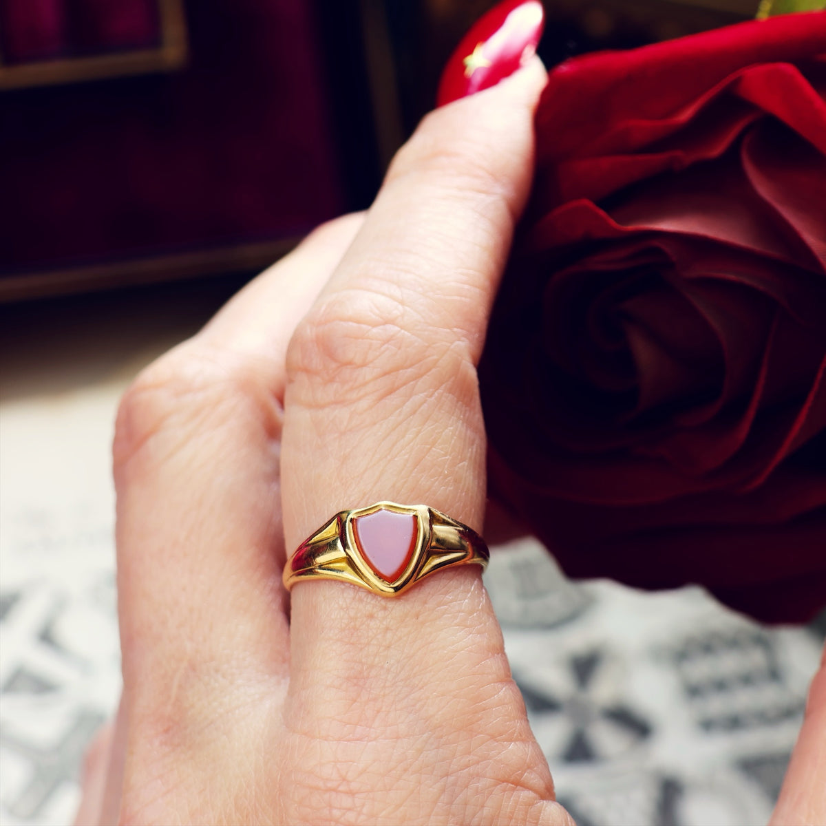 Date 1890 18ct Gold Shield Sardonyx Signet Ring