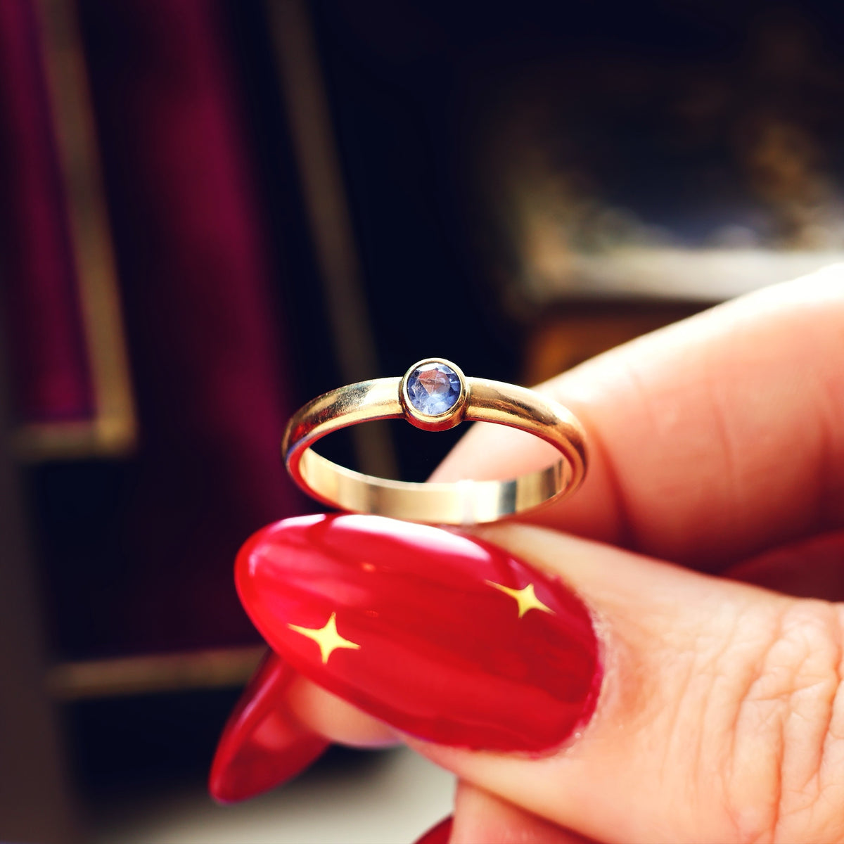 Slender Beauty! Hand Crafted Lilac Sapphire Band Ring