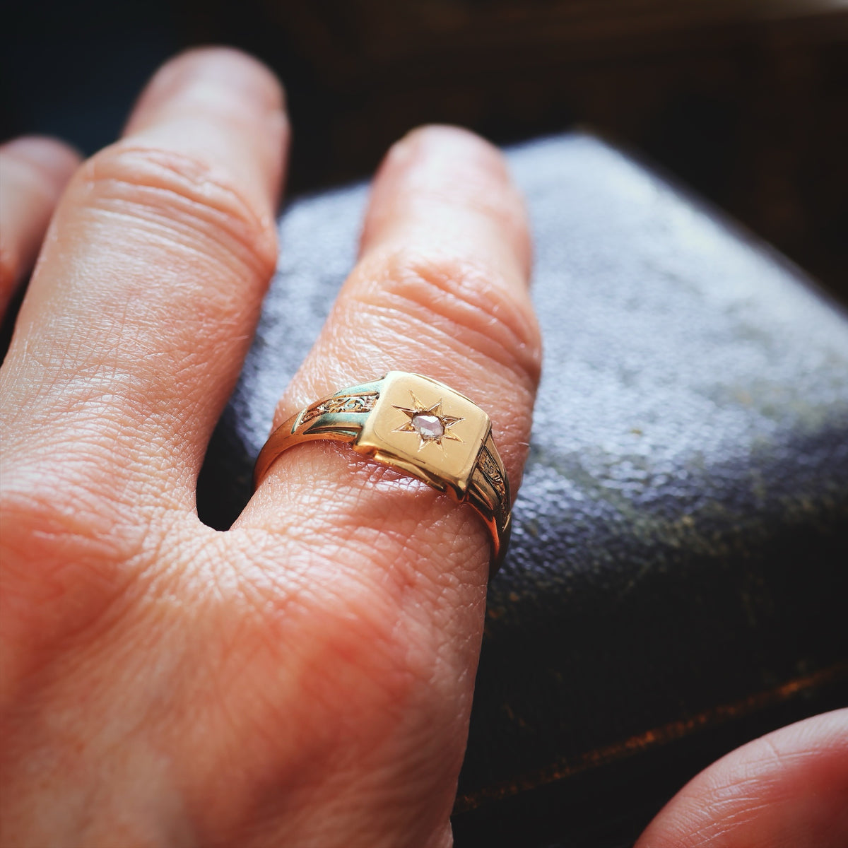 Vintage 1957 9ct Gold Men's Star Set Diamond Signet Ring
