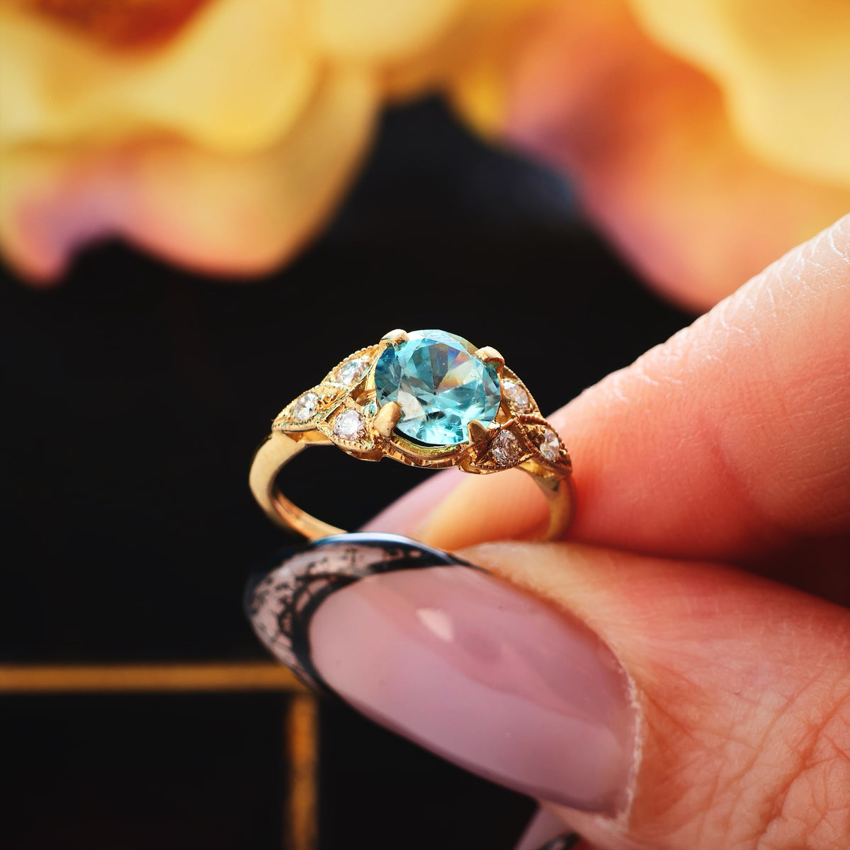 Vintage 9ct Blue Zircon & Diamond Cocktail Ring