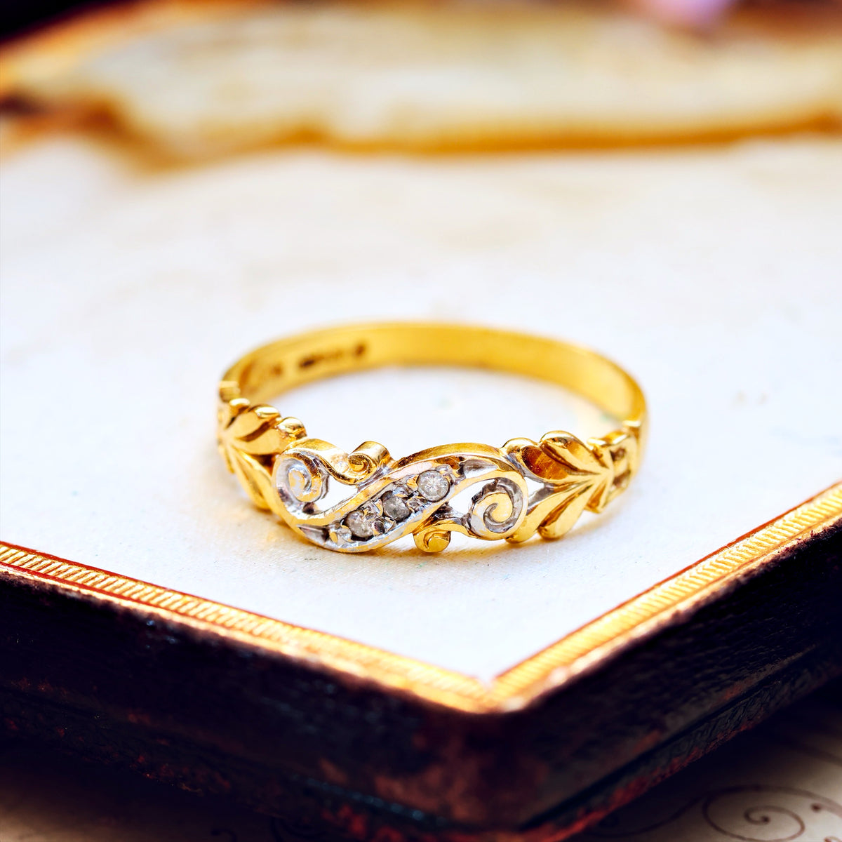 Vintage 18ct Gold Diamond Leaf Band
