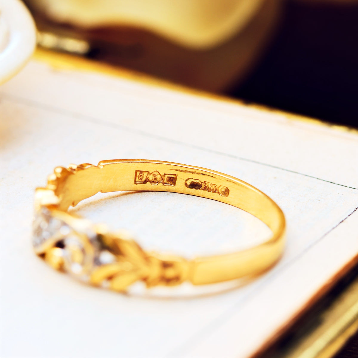 Pretty Vintage 18ct Gold Diamond Leaf Band
