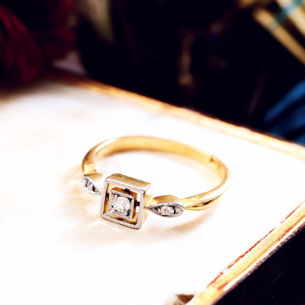 Cute! Vintage Art Deco Diamond Engagement Ring