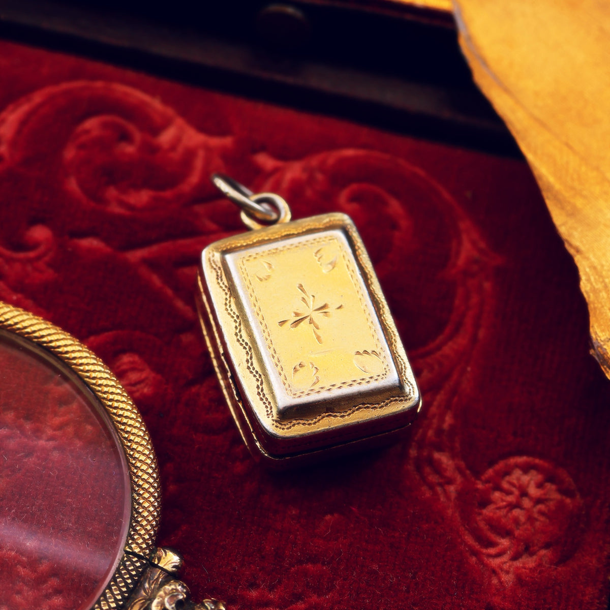 Miniature Date 1823 Georgian Silver Gilt Vinaigrette