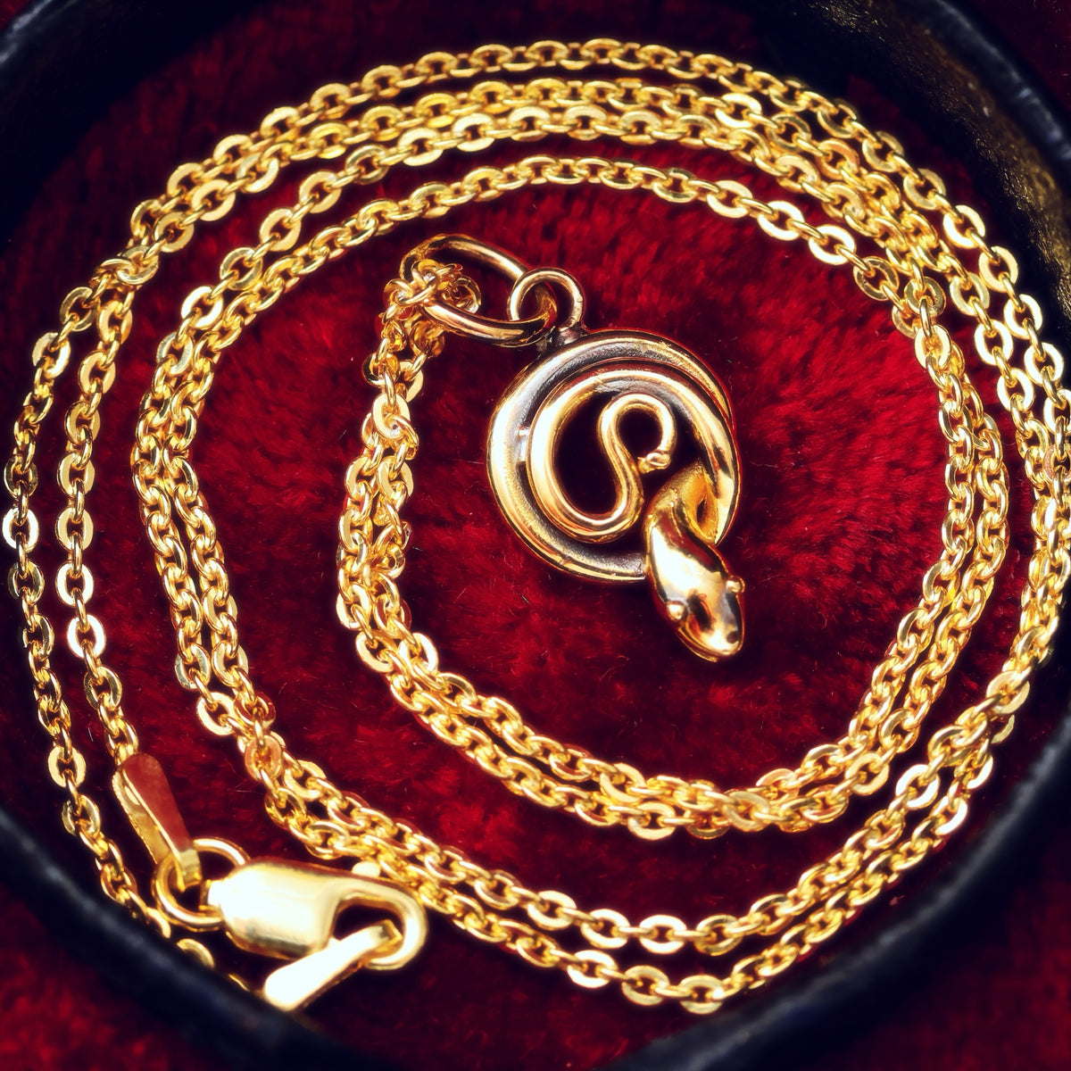 Charming 18ct Gold Snake Pendant