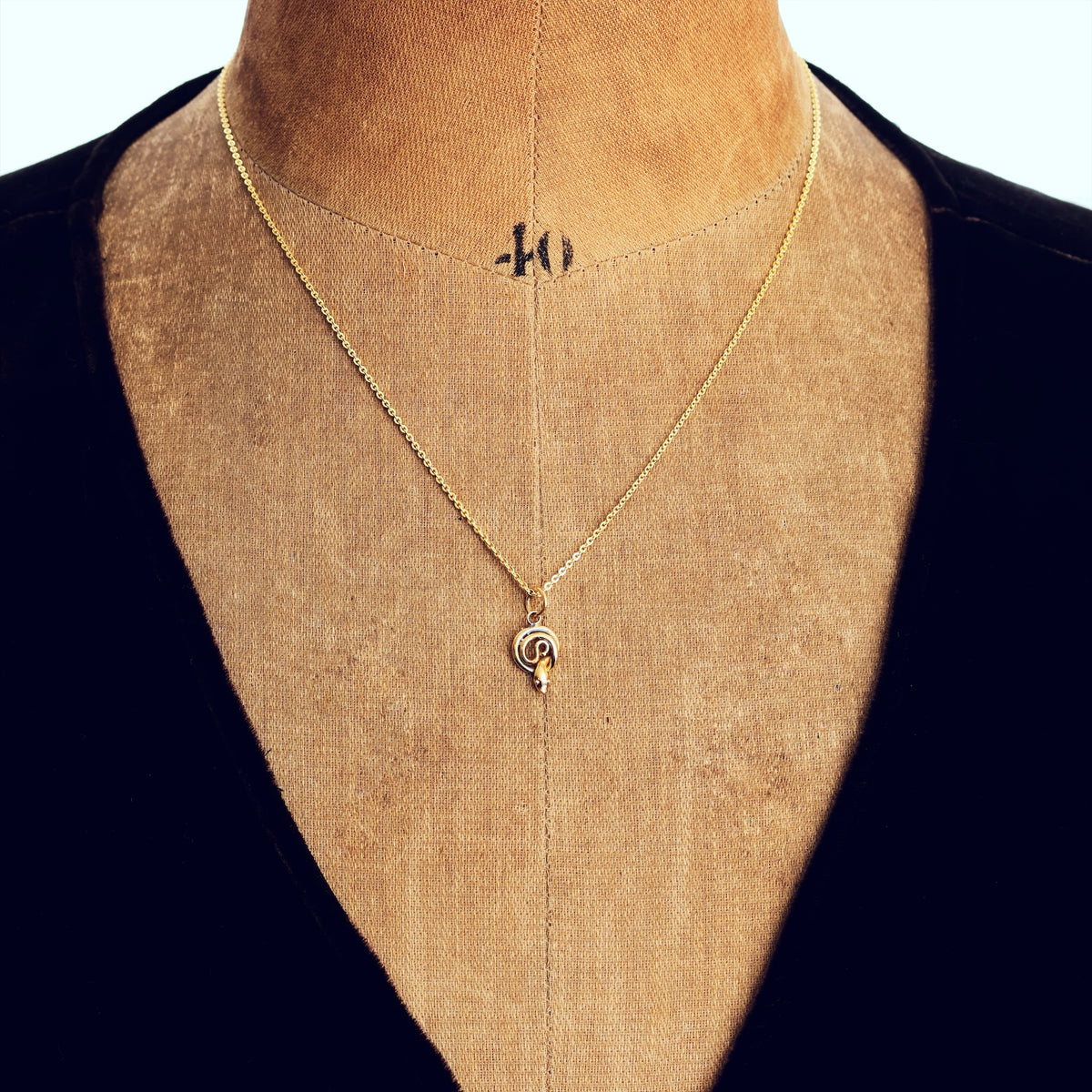 Charming 18ct Gold Snake Pendant