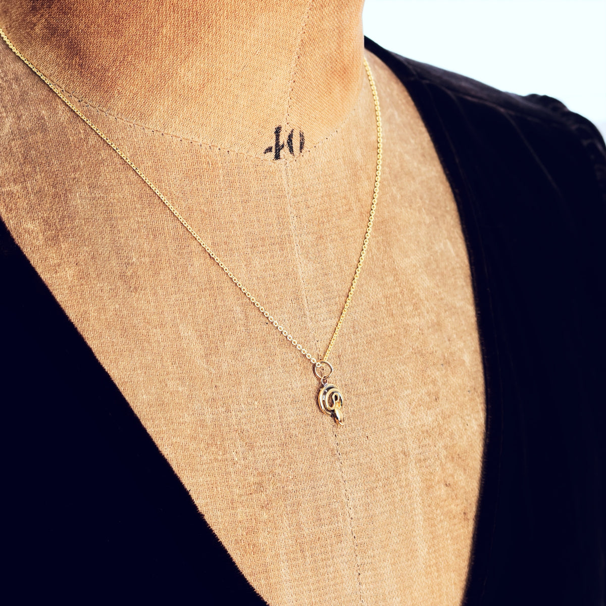 Charming 18ct Gold Snake Pendant