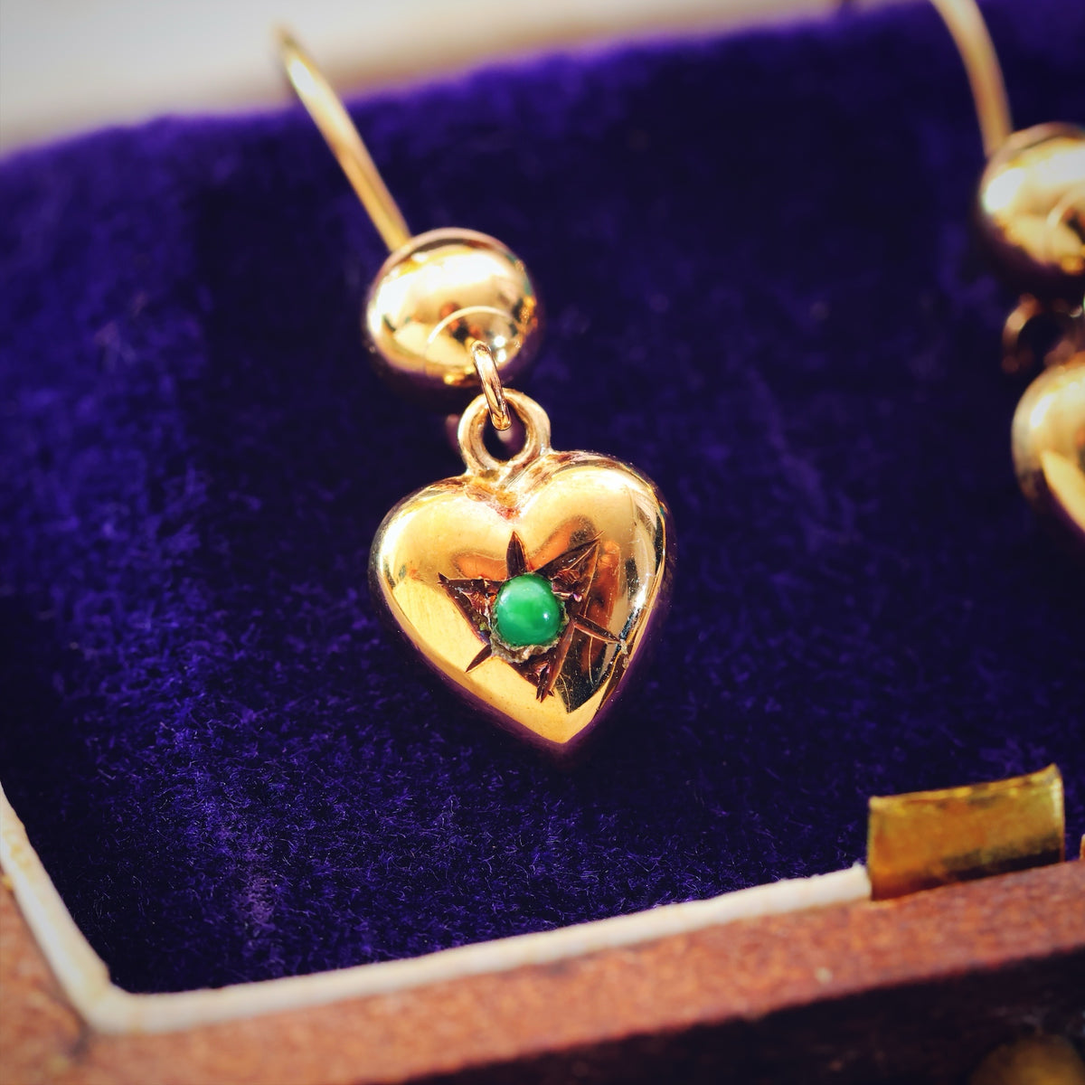 Date 1960 9ct Gold Sweetheart Drop Earrings