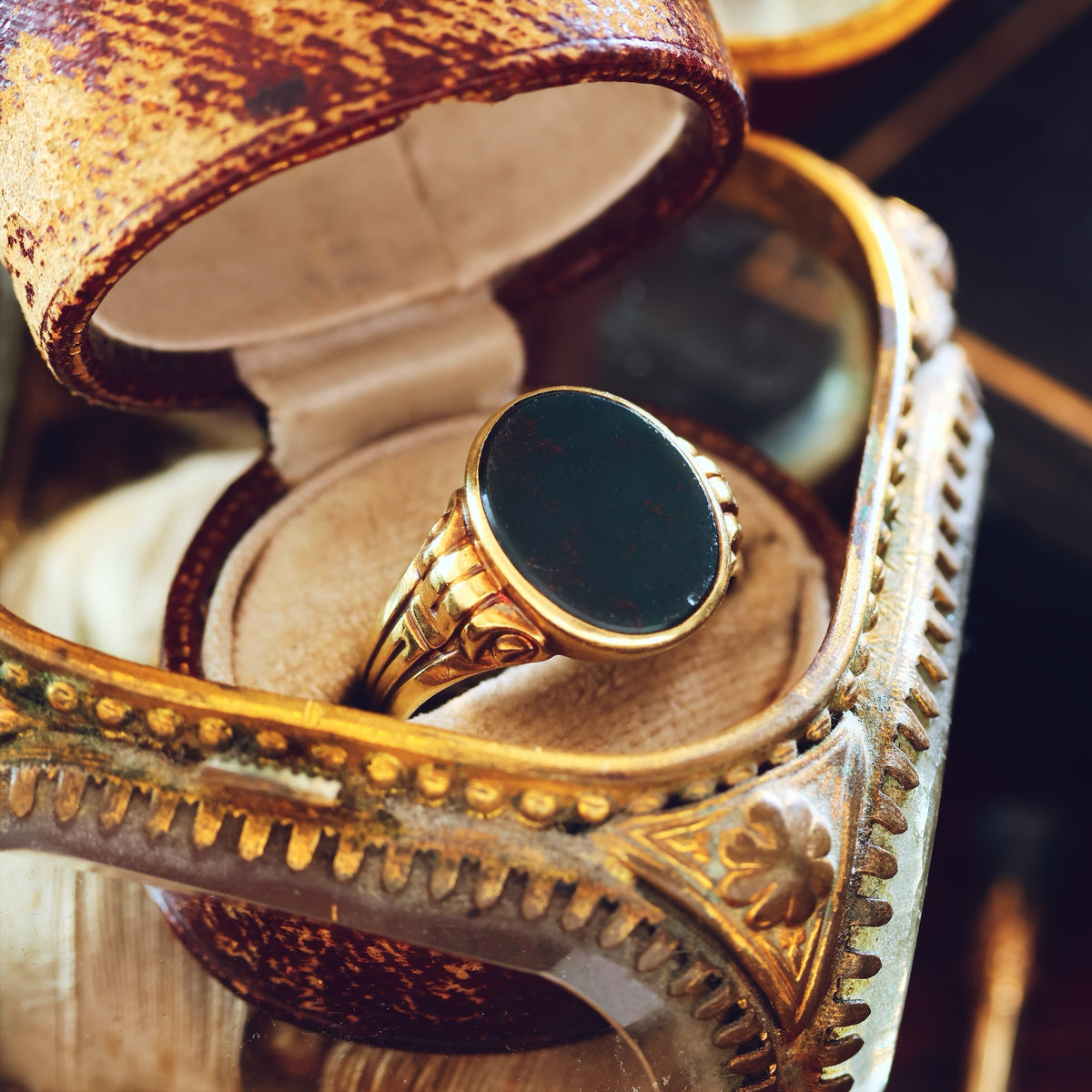 Gent's Classical Inspiration 14ct Gold Bloodstone Signet Ring