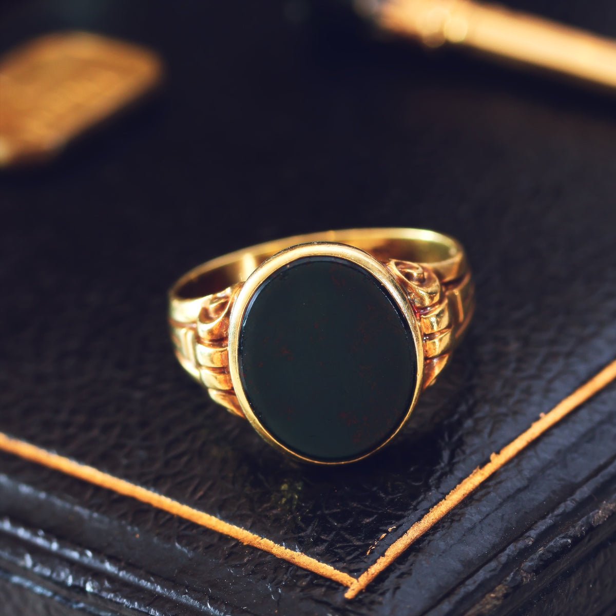 Gent's Classical Inspiration 14ct Gold Bloodstone Signet Ring