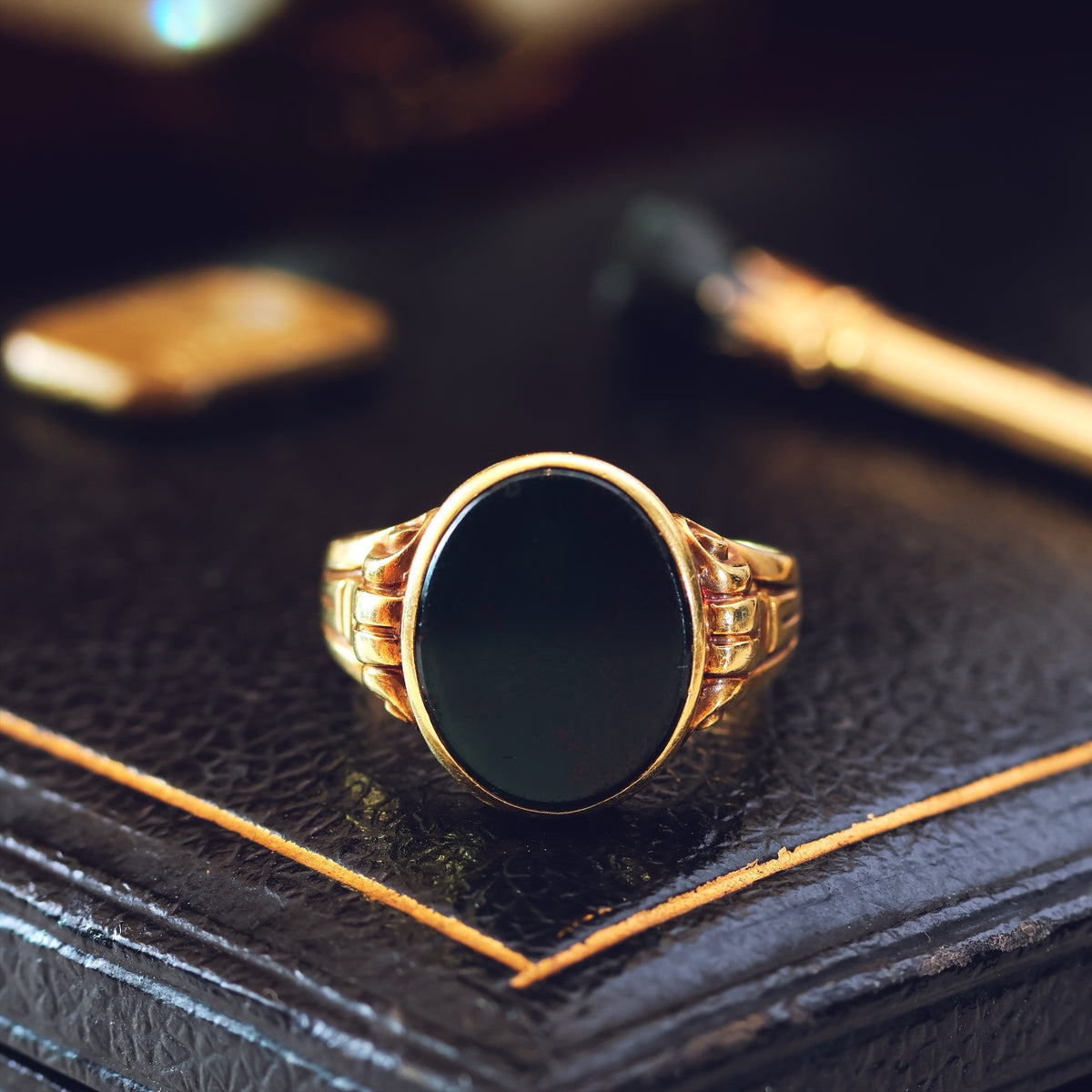 Gent's Classical Inspiration 14ct Gold Bloodstone Signet Ring