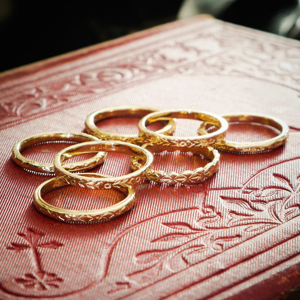 Size ‘i.5’/ ‘4.5’ Vintage Style Blossom Garland Wedding Ring