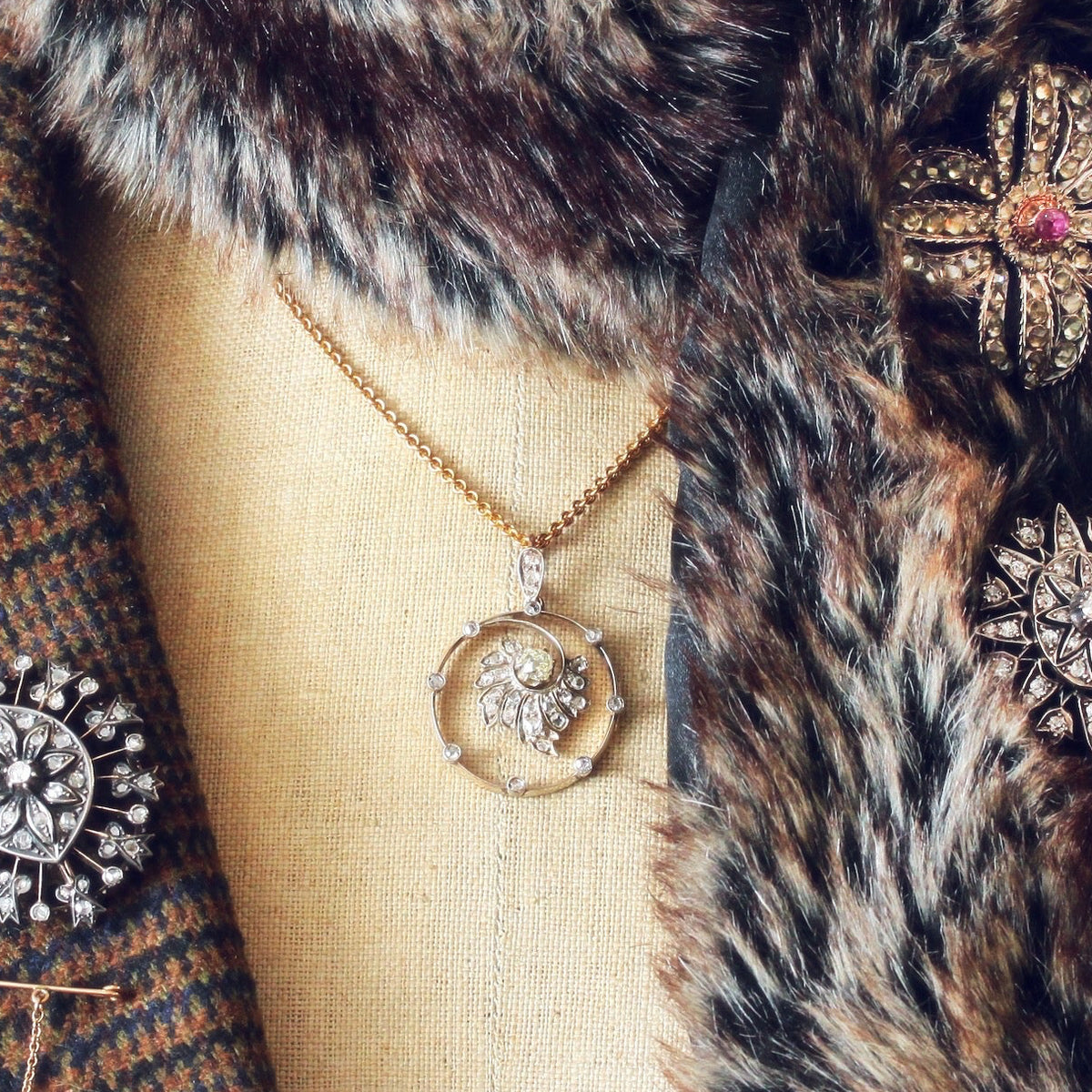 Refined Beauty! Antique Diamond Circlet Pendant